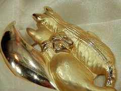 Lovely Vintage 80’s AJC Signed Cats In Love Moon Brooch 33AG5