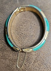 Vintage Apple Green Faux Jade Hinged Clamper Bracelet Bangle Estate find Chain