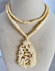 VTG 1950s Hand Carved Dragon Celluloid Cream Colored Bead Necklace Barrel Close