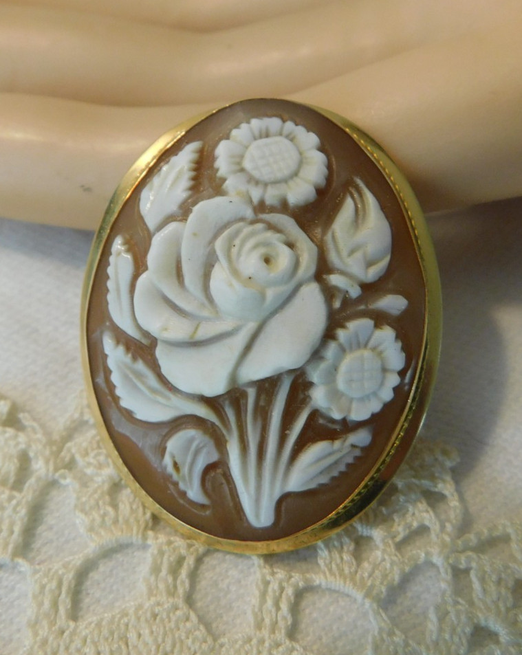 Vintage Carved Cameo 18KT Gold Floral Brooch Pendant Flower Oval Pin 750
