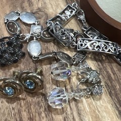 Vintage Good Quality Costume Jewelry Lot Wear Resale Repurpose V93