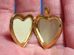 14K GOLD FILLED HEART LOCKET COLORIZED I LOVE YOU 20 MM 3 GRAMS J-490