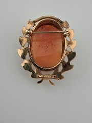 Signed H.G. Vintage 12K Gold Filled Laurel Wreath Design Carved Shell Cameo Pin