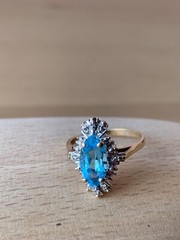VINTAGE 10K YELLOW GOLD MARQUISE CUT BLUE TOPAZ AND DIAMONDS RING
