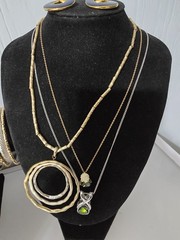 Elegant, Nice Gold/Silver Tone Jewelry Lot Some Signed