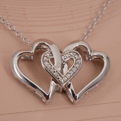 Sterling silver Triple heart interlocking pendant 16″ Italian silver Chain 3.2G