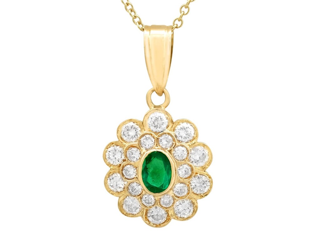 Vintage 0.60 Ct Emerald 2.28 Ct Diamond 18k Yellow Gold Pendant 1990s
