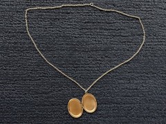 Vintage 12K Gold Filled Hand Etched Oval Locket Pendant Necklace With 20in Chain