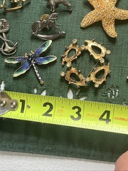 Brooch and pin lot Stickpin Brooches Gold Silver Tone Metal Mixed Materials Vtg