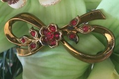 Vintage 1940s Coro Pegasus Floral Bow Brooch Red Crystals Gold Tone Metal Alloy