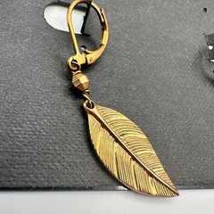 Vintage 90s Cookie Lee Gold Tone Feather Dangle Earrings Boho Style Jewelry