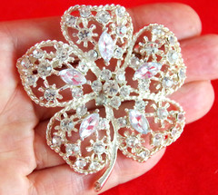 2.5″ VTG REFRACTIVE CLEAR GLASS RHINESTONE & SILVER TONE DAISY FLOWER BROOCH PIN