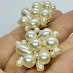Vtg Bold Large Cream Faux Pearl Teardrop Bead Cluster Statement Earrings Post