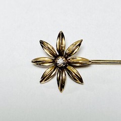 Victorian 10K Yellow Gold Flower 0.10ct Diamond 62mm Stick Pin 1.88g