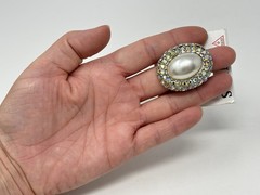 Vintage GUESS ? Y2K Oversized Faux Pearl Rhinestone Cocktail Ring Statement 8.5