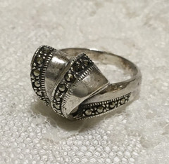 Vintage Sterling Silver Ring Womens Sz 8.25 Ribbon Bow design Marcasite Accents