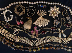 LOT ESTATE VINTAGE JEWELRY SOME SIGNED JOAN RIVERS 1928 NAPIER & MORE