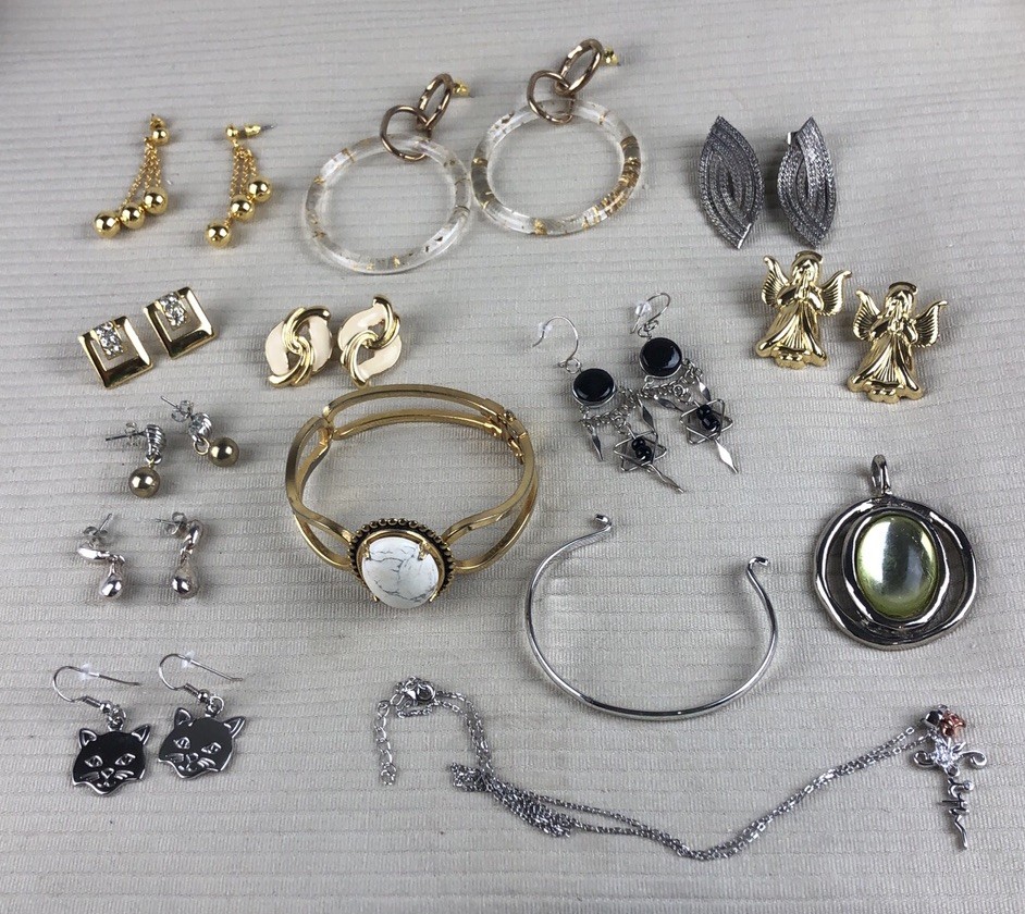 Jewelry Lot VTG To Modern Earring Bracelet Pendant Nice Condition Costume