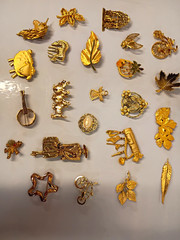23 Vintage Brooches! Some Signed. SPAIN,C N.Y., JJ,MONET,KC,