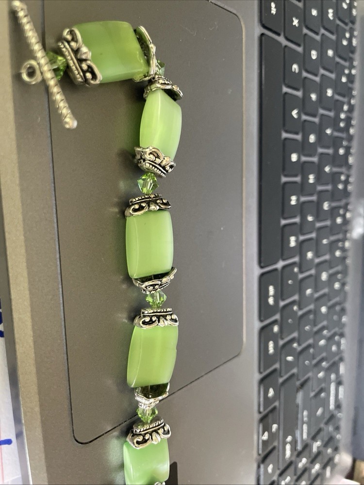 Vintage Moon-glow Lucite Green Gold Tone Rhinestone Leaves Stretchable Bracelet