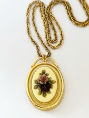 Vintage 23″ Gold Tone Victorian Revival Floral Pendant Necklace Garden Party