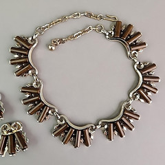 Vintage Necklace Clip On Earrings Set Brown Logs Gold Tone SHORT 13″