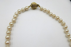 VTG 25″ PRETTY KNOTTED Necklace cream off white faux pearl gold tone metal slide