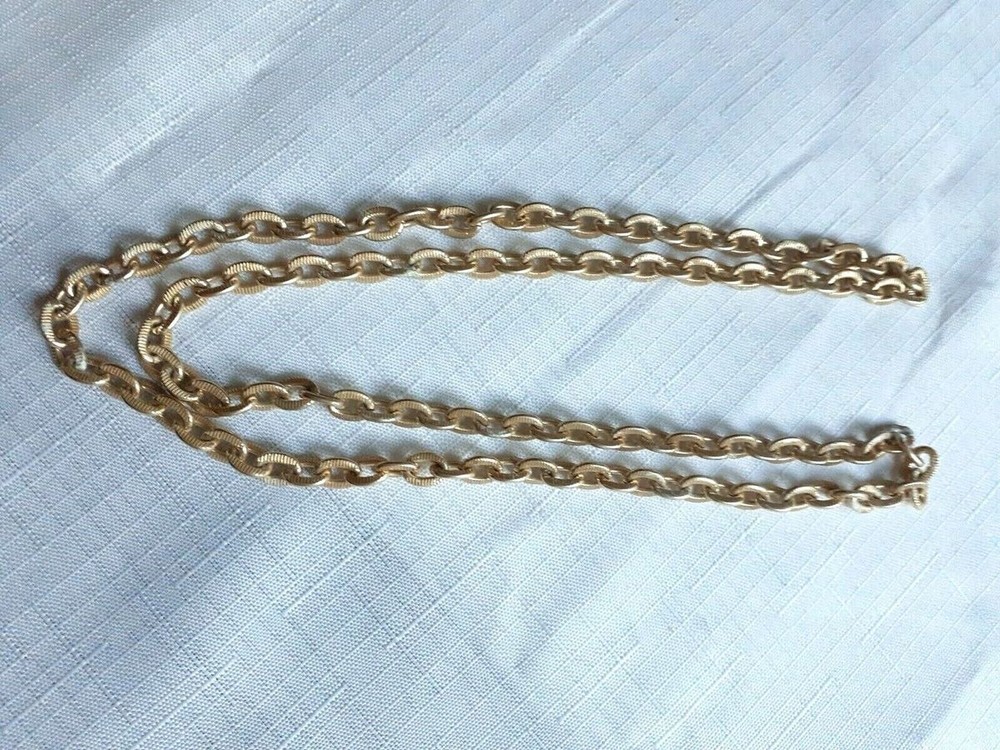 Vintage Gold Tone Chain Necklace 32 Inches. As Pictured -VM70