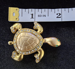 Vtg Lot Gold Tone Nautical Charm Bracelet Sea Turtle & Faux Pearl Crab Brooch