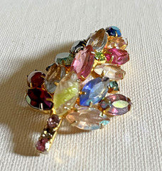 Vintage Juliana Delizza Elster Rhinestone Brooch Pin Textured Leaf Vaseline VGC