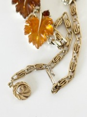 Vintage LISNER Jelly Lucite Leaf Necklace Orange Brown Molded Leaves Gold Tone