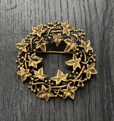 Vintage 1989 MMA Gold Plated Wrath Grape Leaf Vine Brooch 2” Diameter