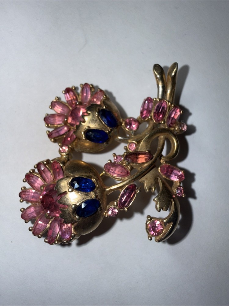 Hollycraft 1951 Brooch on Pink And Blue Rhinestones Vintage