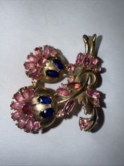 Hollycraft 1951 Brooch on Pink And Blue Rhinestones Vintage
