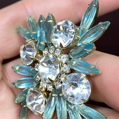MCM Light Aqua Blue Glass Faceted Prism Rhinestones Pin Brooch 2.5” Goldtone Vtg