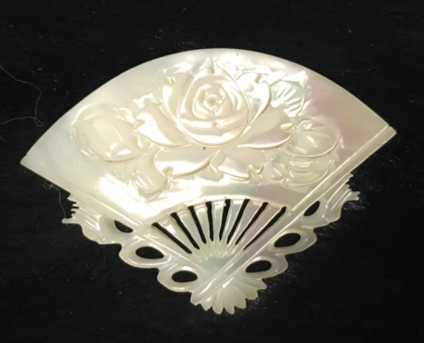 Vintage Mother of Pearl Shimmery Fan Carved Floral Brooch 1940’s-1950’s