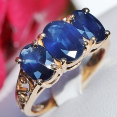 14k yellow gold size 5 ring 2.50ct natural Ceylon treated sapphire 3 stone 2.8g