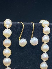 VTG 14kt gold, hand knotted, lustrous ivory 36″ South Seas pearl necklace, E/R’s