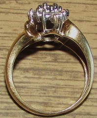 VINTAGE 10K GOLD & DIAMOND CLUSTER RING, 3.1 grams, SIZE 5, SIGNED AM-G