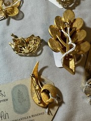Lot of (7) Vintage Brooches Various Designs/Styles/Shapes/Colors Fashion Jewelry