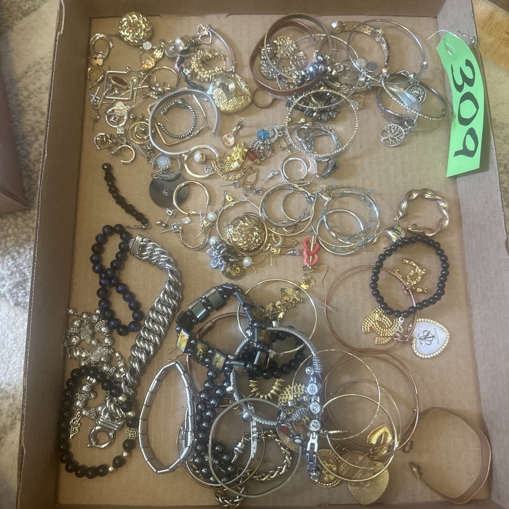 Mixed Lot Of Vintage Retro Jewerly Earrings Bracelets