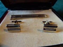 VINTAGE HICKOK GOLDTONE TIE BAR CLIP AND CUFFLINKS SET WITH SILVER ACCENT, CASE