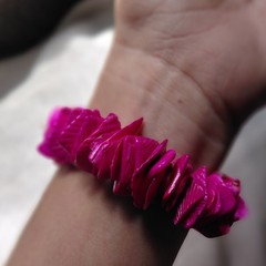 Vintage 1980s Hot Pink Dyed Shell Chunk Bracelet Stretchy Statement Retro Boho