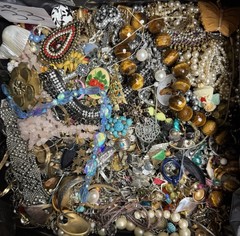 3 Pounds Unsorted Huge Lot VTG Jewelry Vintage Now Junk & Wear Resell Tangled In