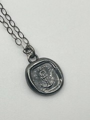 Vintage Silver Tone Cape Cod Nautical Anchor Faux Wax Seal Pendant Necklace 18”