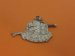 VINTAGE STERLING SILVER 1914 1915 WW1 75 mm CANON GUN PENDANT.