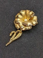 Vtg Gold Tone Carnation Flower Brooch Faux Pearl Center Floral Pin Mid Century