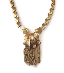 Vintage Ladies Designer Marvella Brushed Gold Tone Leaf & Tassel Necklace 16″