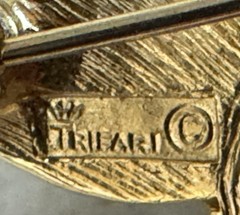 Vintage TRIFARI Alfred Philippe Jelly Belly Moonstone Opaque Swallow Bird Brooch