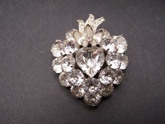VINTAGE LARGE SIGNED EISENBERG ICE CLEAR RHINESTONE HEART SHAPED SILVER BROOCH